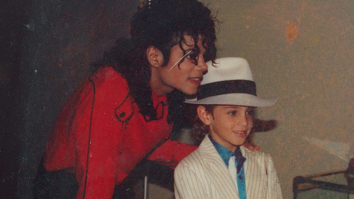Leaving Neverland recenzia: Šokujúce priznania ešte nerobia dobrý dokument Leaving Neverland recenzia: Šokujúce priznania ešte nerobia dobrý dokument